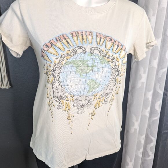 Project Social T Graphic T-shirt Cheetah Tour the World - Picture 2 of 7